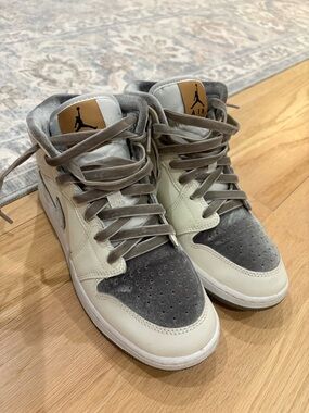 Air Jordan Mid 1 SE Velvet Toe Kids Sneakers in White, Gray, and Gold